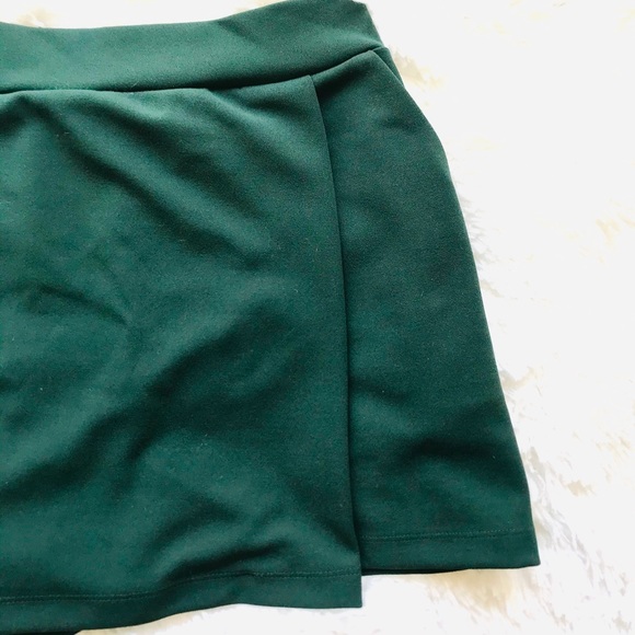 F21 emerald green skort - Picture 2 of 4